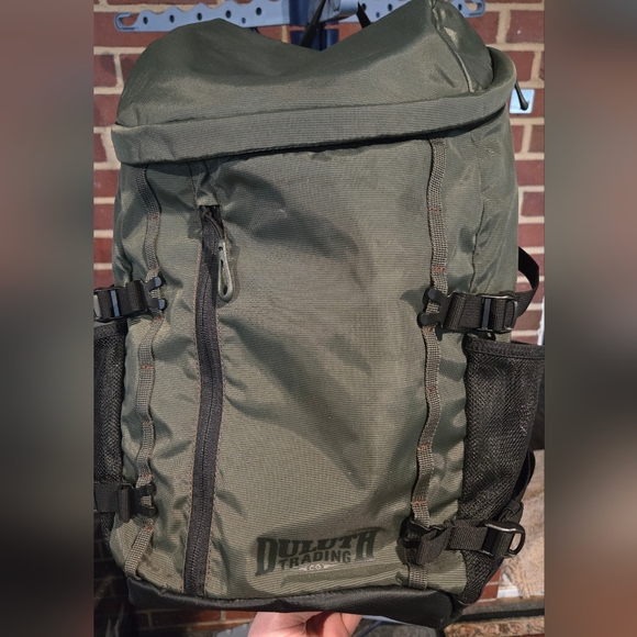 Duluth Trading Co REDLINE Olive Daypack Backpack MINT